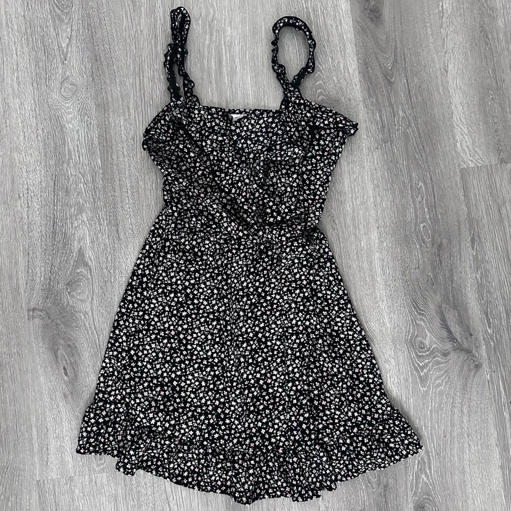 H&M Divided - Black Floral dress